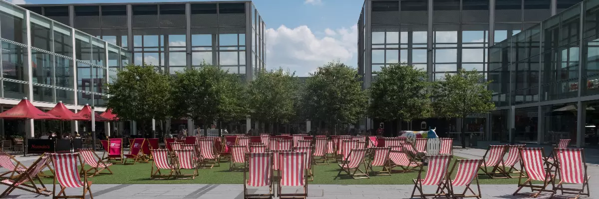 Deck Chair Hire: When to Use Them and How Many to Order (1)
