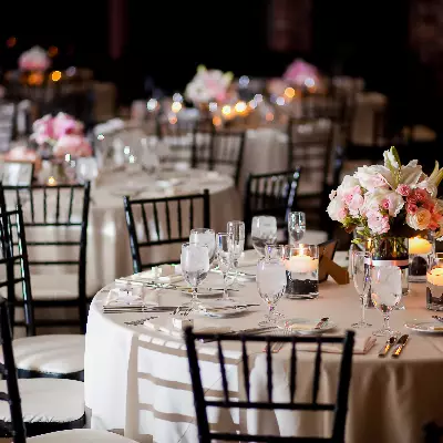 Round Tables vs Rectangular Tables: Which to Hire for Your Event?